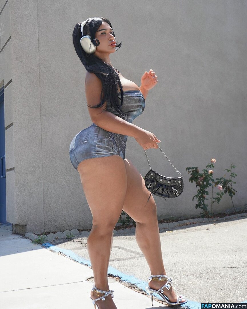 Carmela Habibi / carmelahabibi / carmellaxo / littlemisslibrarian Nu OnlyFans  Foto vazada #46