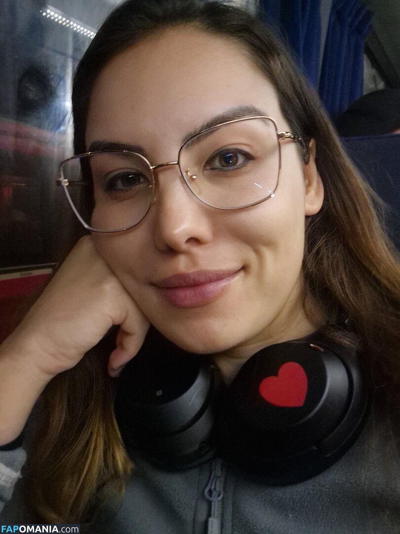 Certain-Key-3288 / gisele.kimura / giselekimura Nu OnlyFans  Foto vazada #1