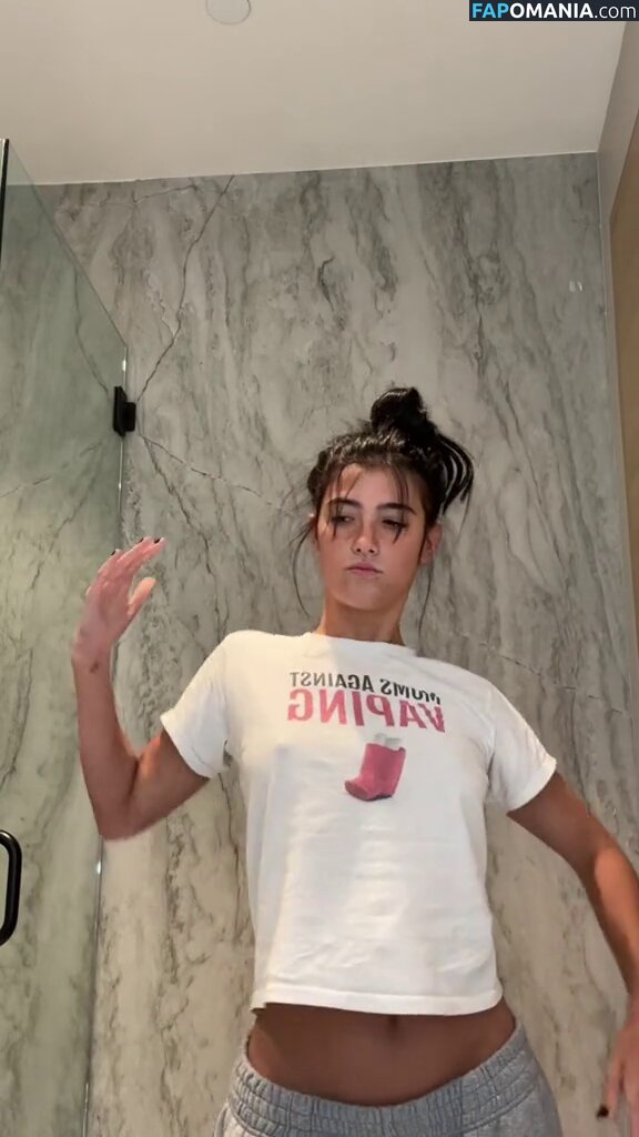 Charli D'Amelio / Charli Damelio / charlidamelio / charliesdamelio Nu OnlyFans  Foto vazada #340