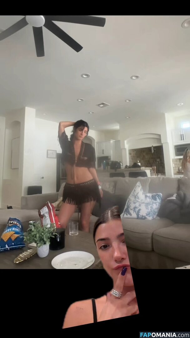 Charli D'Amelio / Charli Damelio / charlidamelio / charliesdamelio Nu OnlyFans  Foto vazada #1652