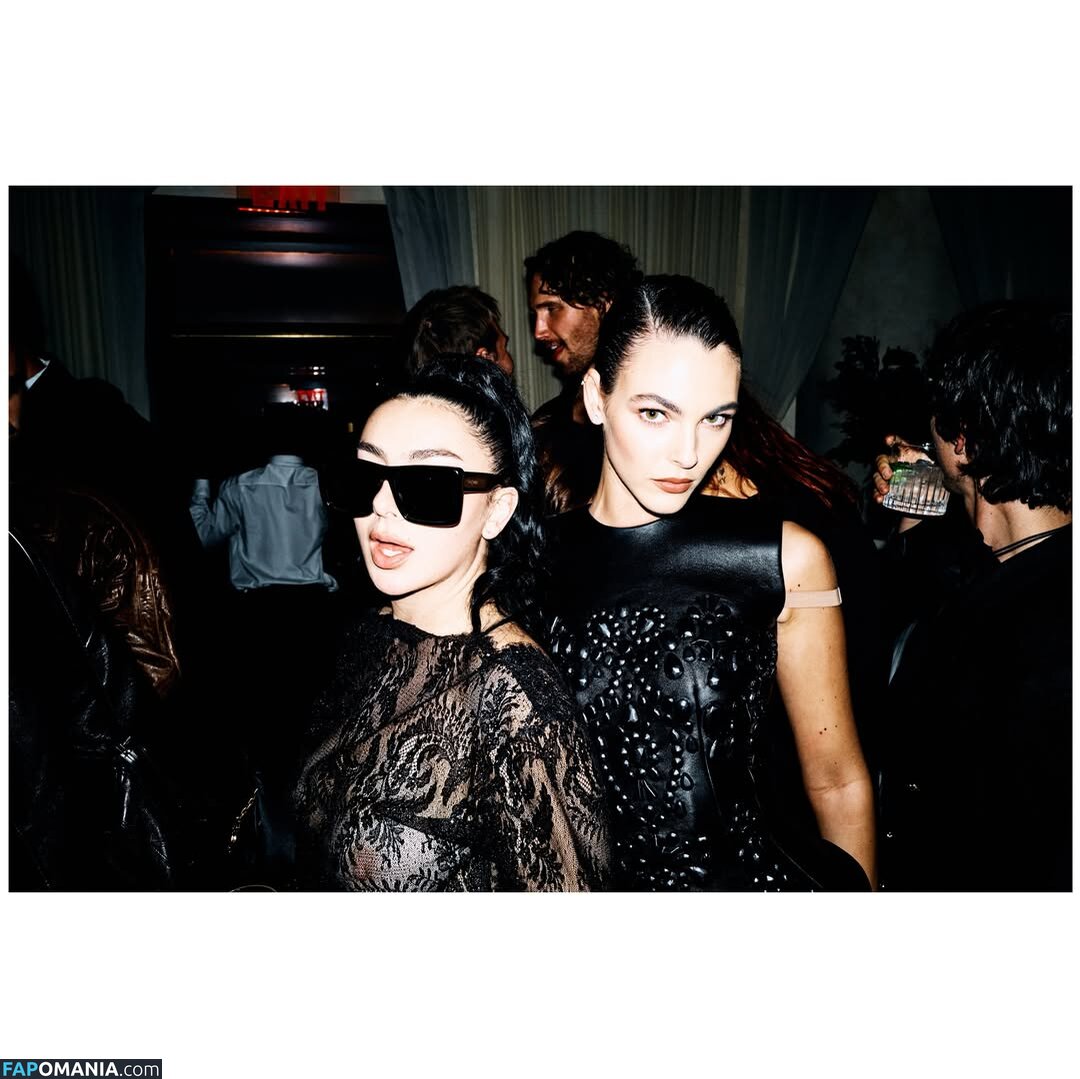 Charli XCX / charli_xcx / charlignarly / charlixcx / https: Nu OnlyFans  Foto vazada #1286
