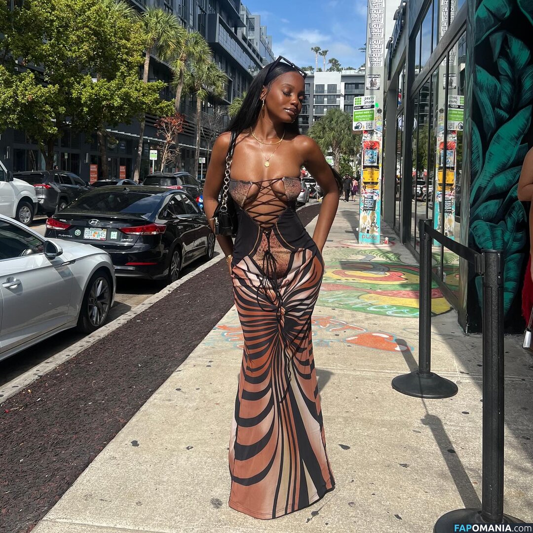 Chelley Bissainthe / _slimthin / chelley.b / itschelleyb Nu OnlyFans  Foto vazada #2