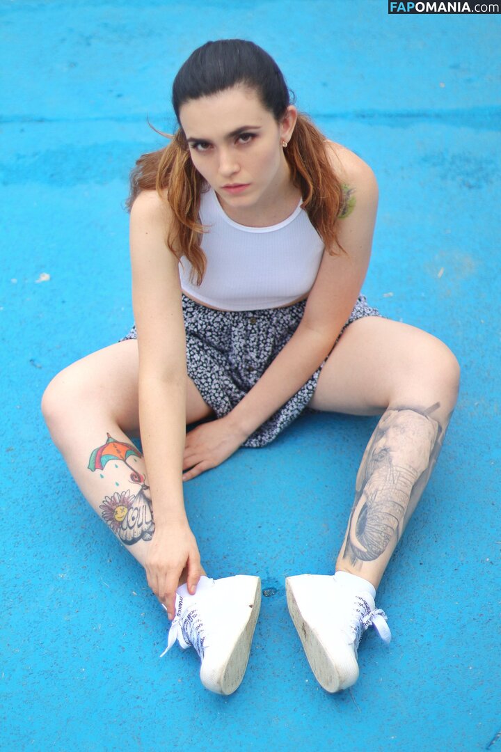 Caroloca Mejía / Helado de Vainilla / chika_bosque / https: / ideas_veg Nu OnlyFans  Foto vazada #1