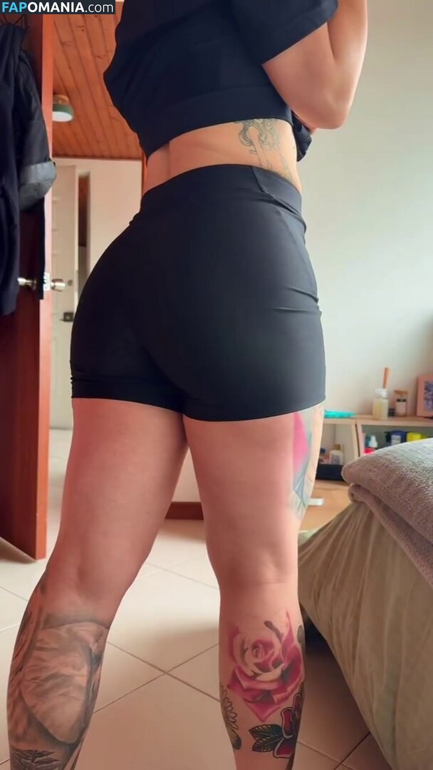 Caroloca Mejía / Helado de Vainilla / chika_bosque / https: / ideas_veg Nu OnlyFans  Foto vazada #8