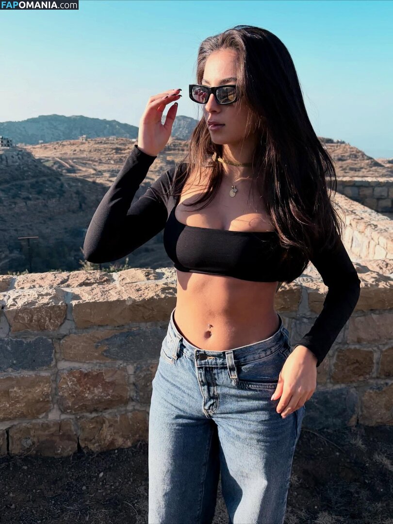 chloeabouserhal / chloealvara Nu OnlyFans  Foto vazada #1