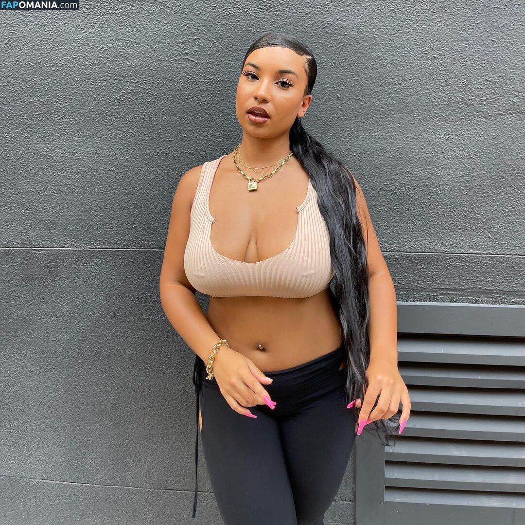 chloecvlogs / chloexchanel / https: Nu OnlyFans  Foto vazada #7