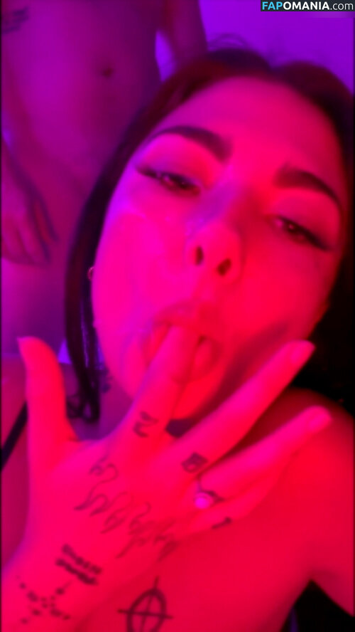 Coco Allen / Suki Sinn / cocoallenxx / sukisinnxxx Nu OnlyFans  Foto vazada #1