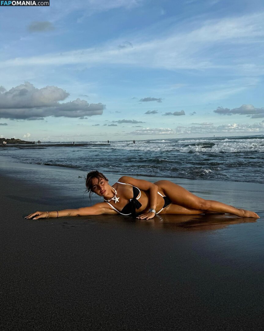 Cynthia Makhoul / cynthiaatvnco / https: / iam_thiaaa Nu OnlyFans  Foto vazada #4