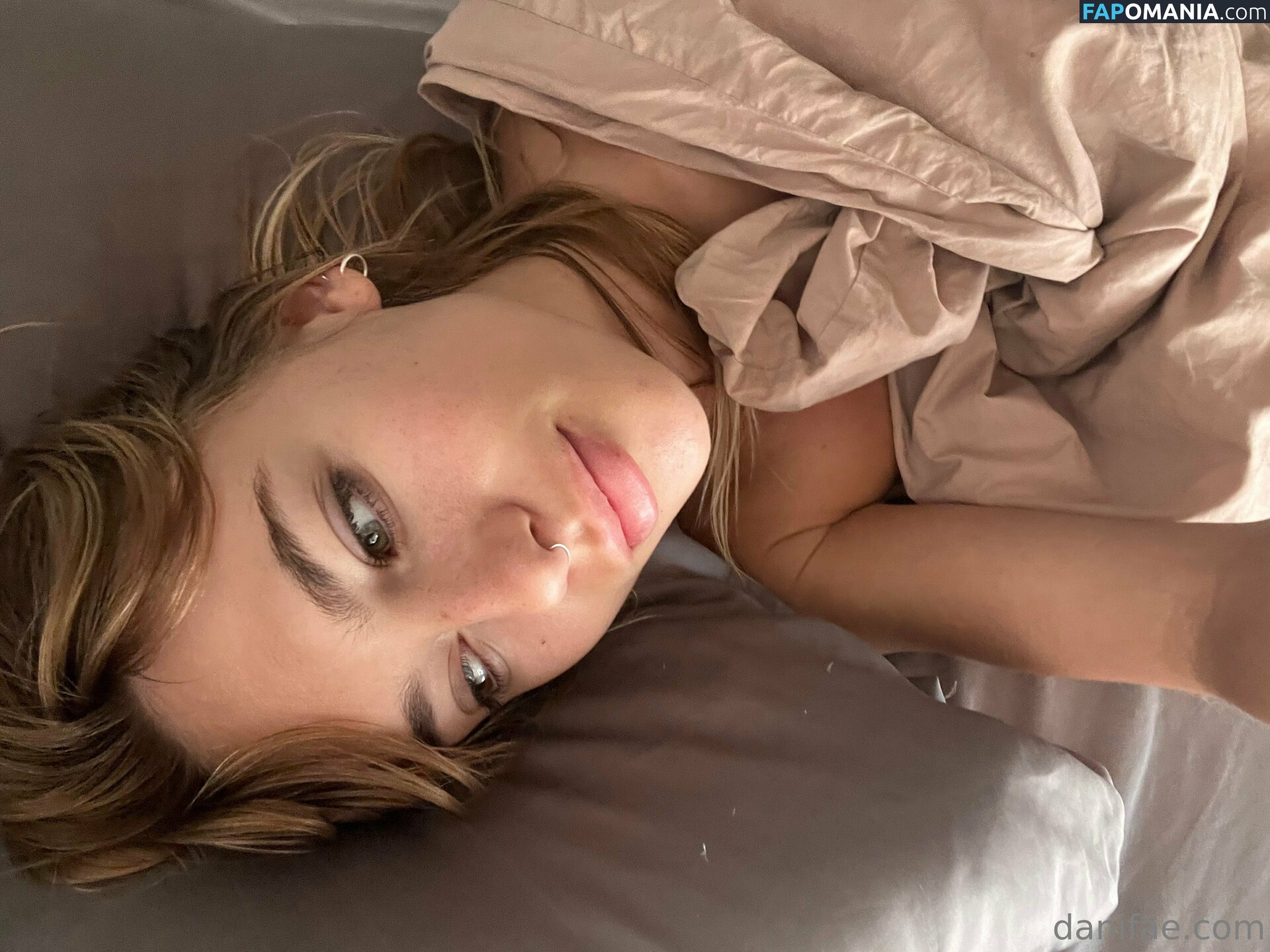 Dani Fae / DaniFae / GlitteringBat6 / TheDanii / daniandsebastian / itsdanifae Nu OnlyFans  Foto vazada #42