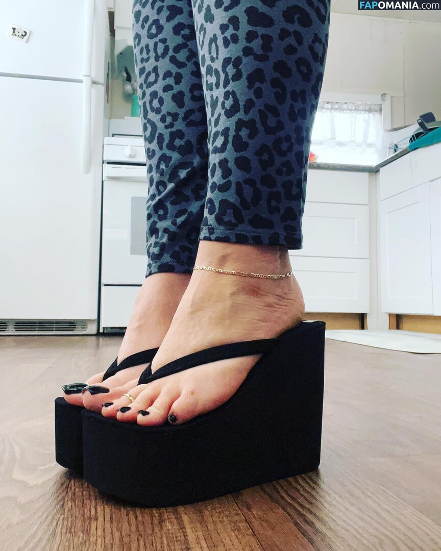 Dani Lee / Loveher_toes / iamhershei_ Nu OnlyFans  Foto vazada #2