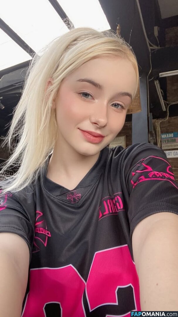 BuleBarbie / Dasha Gartman / bulebarbie_official Nu OnlyFans  Foto vazada #1