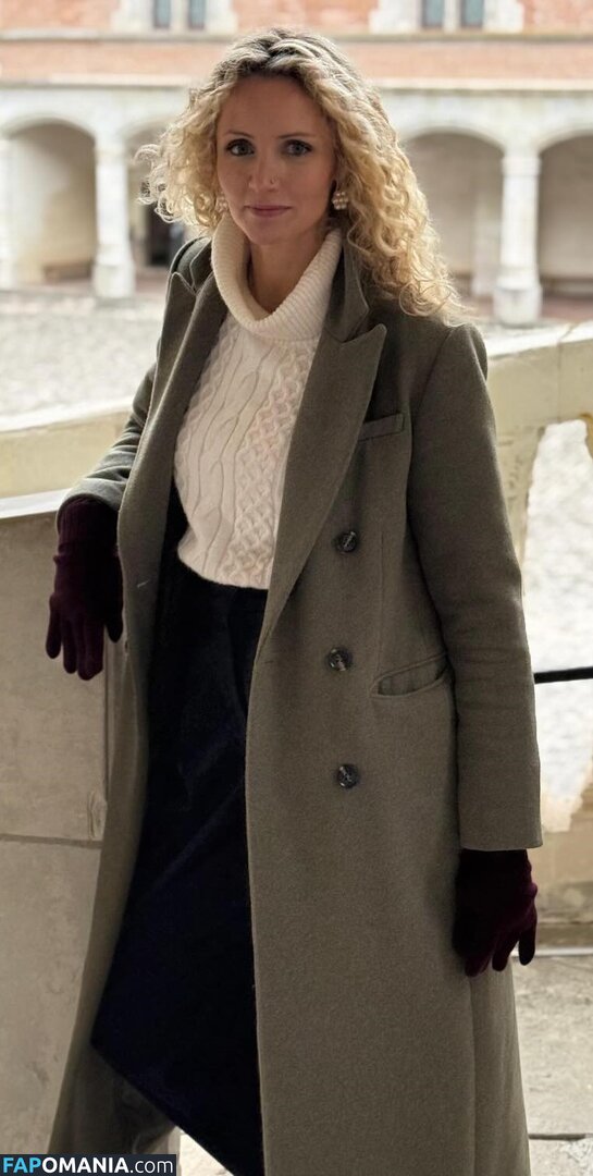 Dr Suzannah Lipscomb / https: / sixteenthcgirl Nu OnlyFans  Foto vazada #1