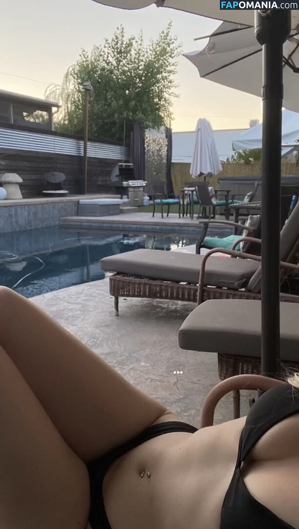 Elissa Beck / elissaaa.beck / elissabeck / pr1ncessviolet Nu OnlyFans  Foto vazada #4