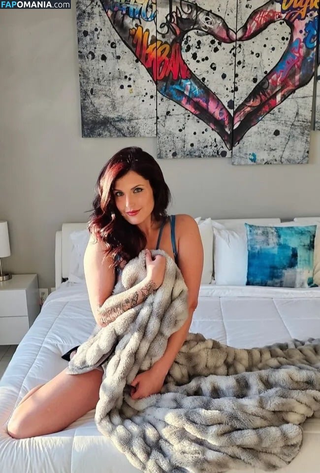 elizabeth_monarch Nu OnlyFans  Foto vazada #5