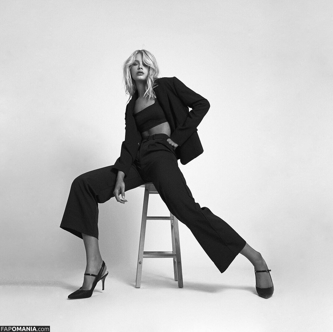 Ella Binney / miss.ella.binney Nu OnlyFans  Foto vazada #4