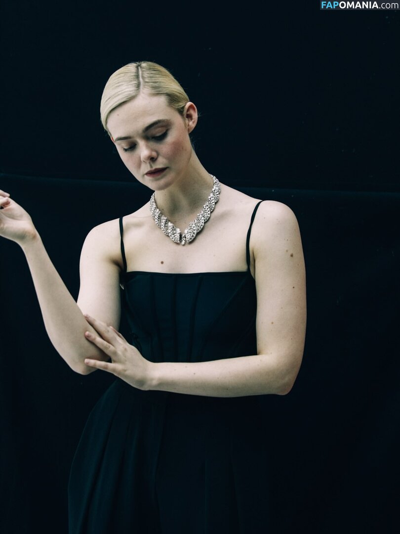Elle Fanning / ellefanning Nu OnlyFans  Foto vazada #87