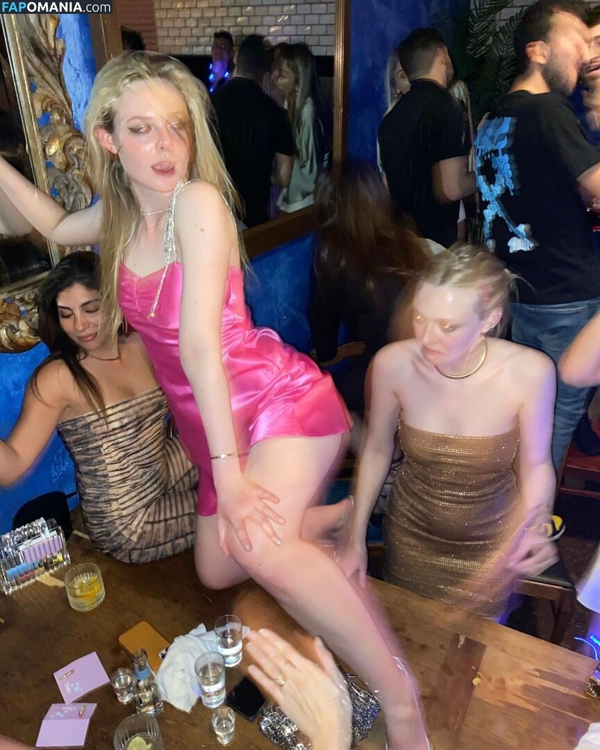 Elle Fanning / ellefanning Nu OnlyFans  Foto vazada #89