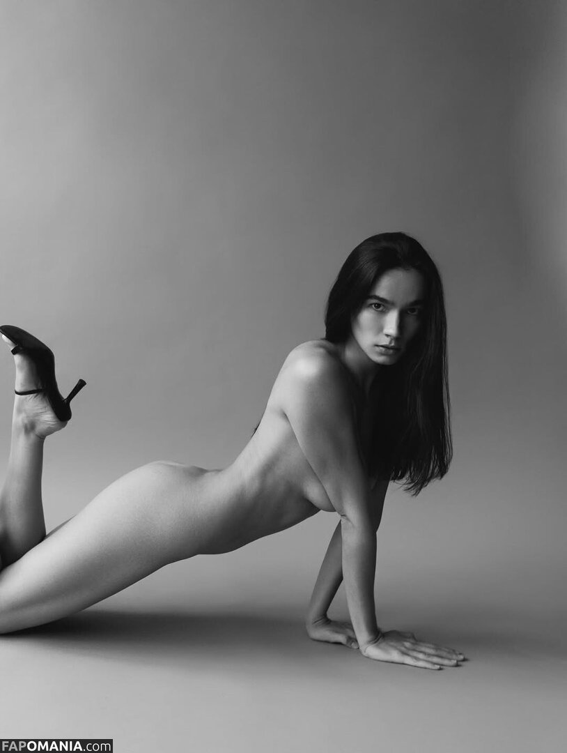 Elvina Garaeva / elyagara Nu OnlyFans  Foto vazada #5