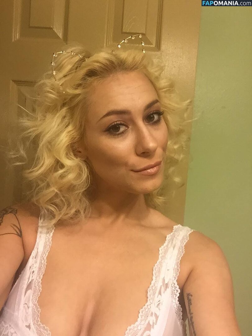 Emilia Moreland / Emily Moreland / Emmy Monroe / LadyLoveRival / LadyRival / LadyyRival / hypnotichealingby_emilia Nu OnlyFans  Foto vazada #5
