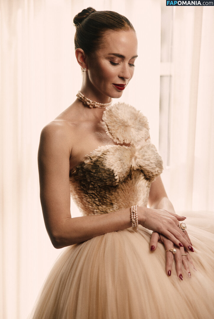 Emily Blunt / _emily_blunt_ / twogirlsoneblunt Nu OnlyFans  Foto vazada #459