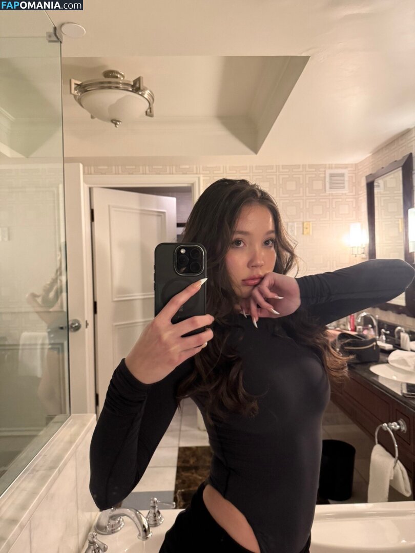 Emily Makis / emily.jm._ / emily.makis / yahhmean._ Nu OnlyFans  Foto vazada #5