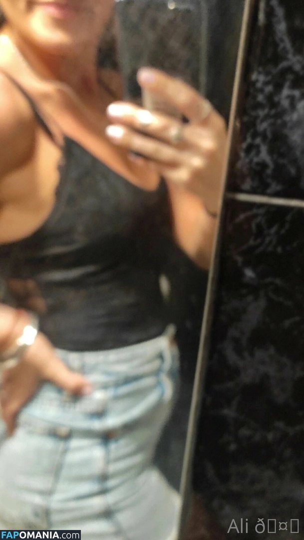 emilyali / emilyali_ Nu OnlyFans  Foto vazada #1