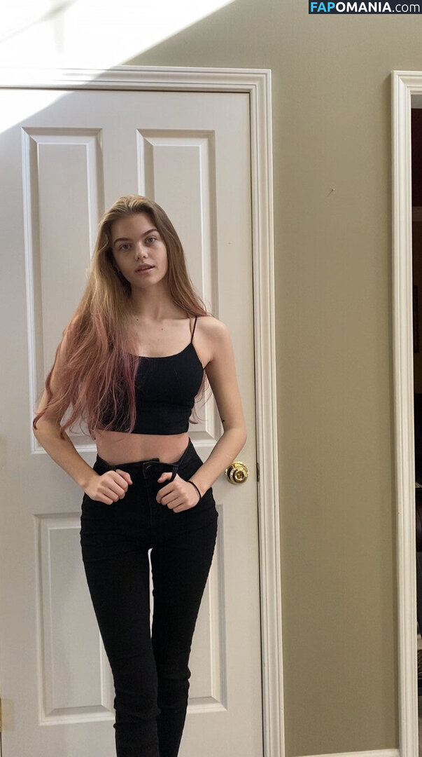 Bradpittsgf / Emma Beardsley / emmabbeardsley Nu OnlyFans  Foto vazada #17