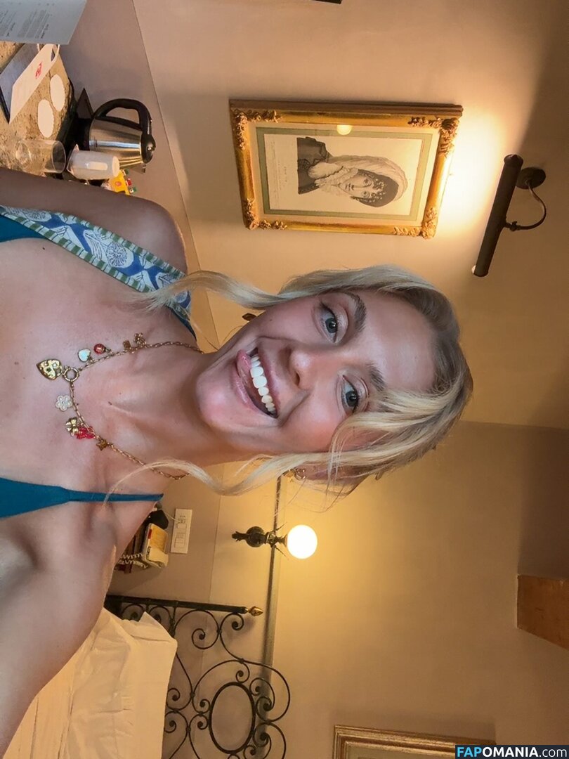 emilywallbank / emwallbank / https: / miwallbank Nu OnlyFans  Foto vazada #5
