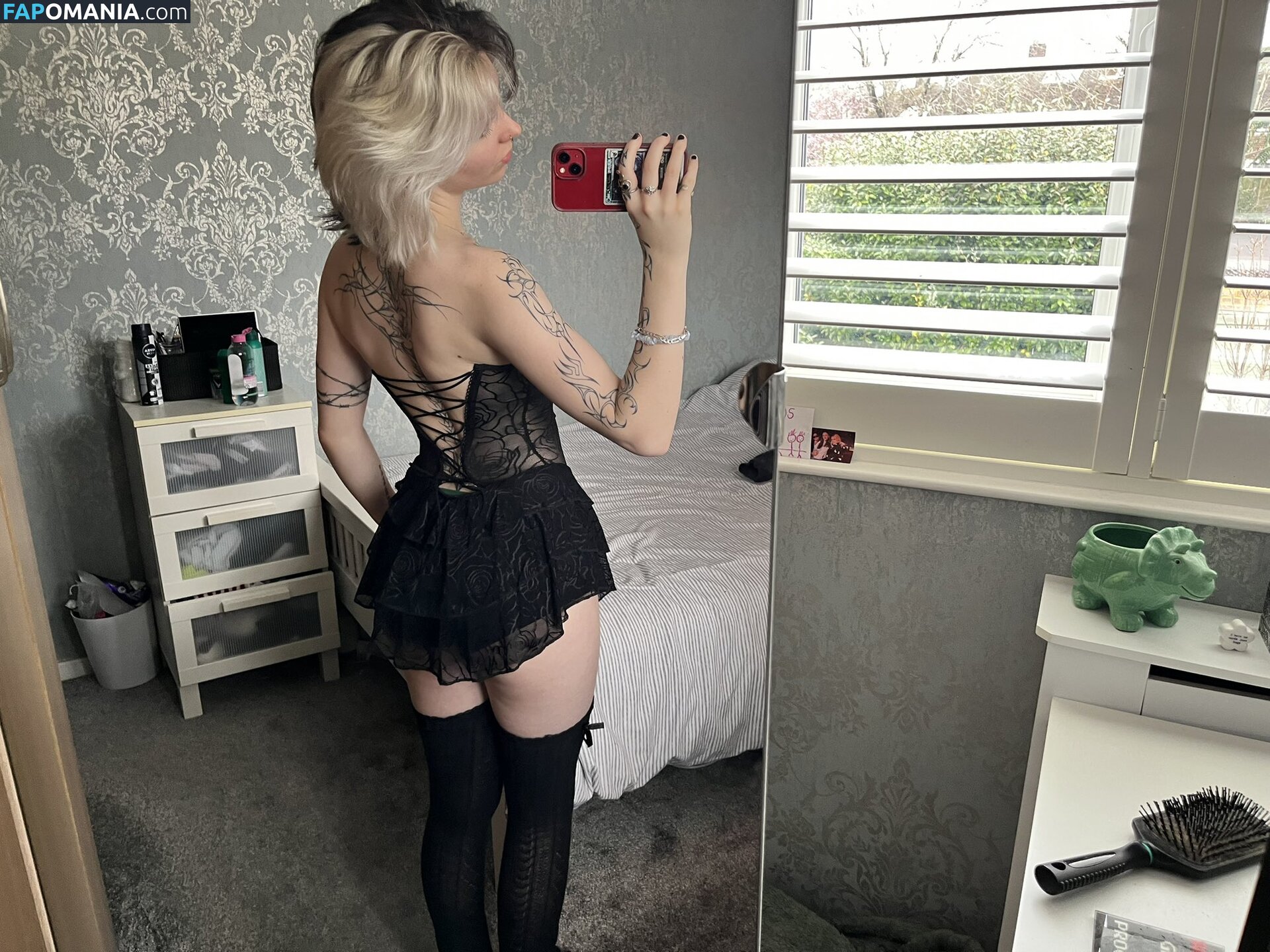 Emzeeni / cw / https: Nu OnlyFans  Foto vazada #4