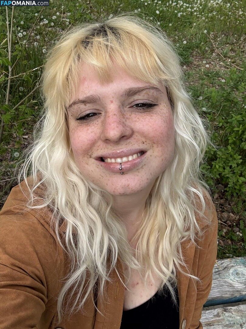 EveLinaIve / evelina / evelina-ive Nu OnlyFans  Foto vazada #13