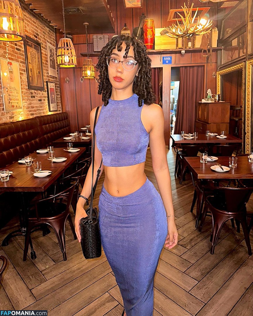 eliana / ewmxt / lalayravo / woahnatty Nu OnlyFans  Foto vazada #5