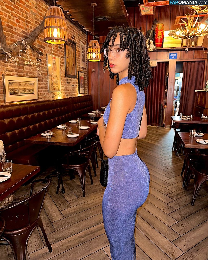 eliana / ewmxt / lalayravo / woahnatty Nu OnlyFans  Foto vazada #6