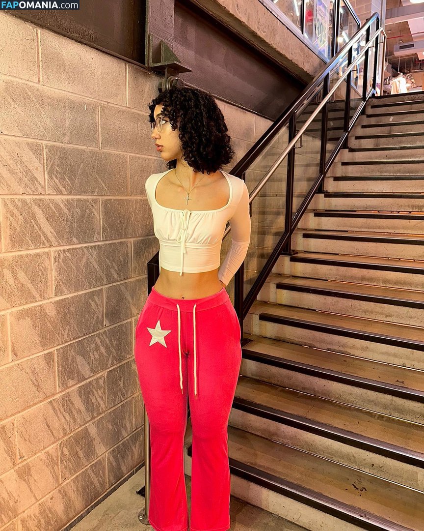 eliana / ewmxt / lalayravo / woahnatty Nu OnlyFans  Foto vazada #16