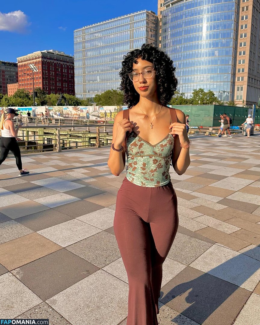 eliana / ewmxt / lalayravo / woahnatty Nu OnlyFans  Foto vazada #33