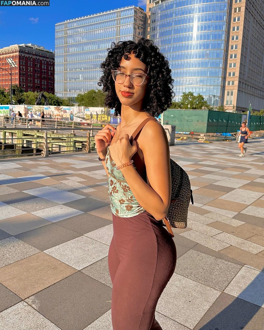 eliana / ewmxt / lalayravo / woahnatty Nu OnlyFans  Foto vazada #34