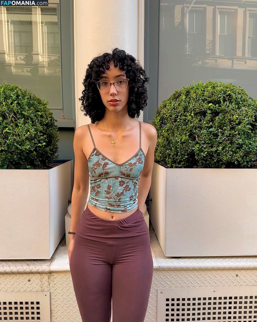 eliana / ewmxt / lalayravo / woahnatty Nu OnlyFans  Foto vazada #36