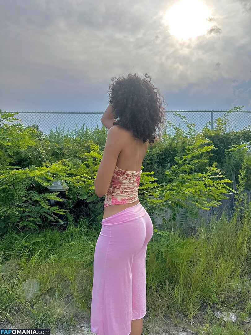 eliana / ewmxt / lalayravo / woahnatty Nu OnlyFans  Foto vazada #61