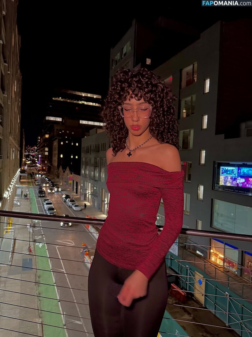 eliana / ewmxt / lalayravo / woahnatty Nu OnlyFans  Foto vazada #74