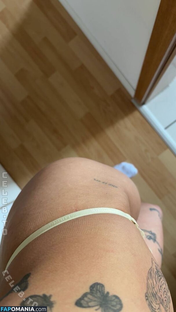 faey211 / l.izzie18 Nu OnlyFans  Foto vazada #1