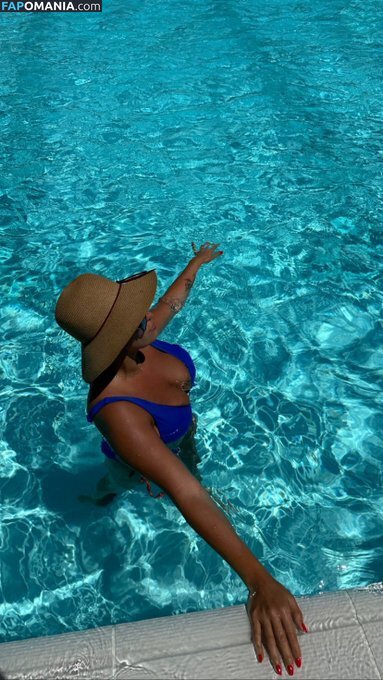 Feyza Akbal / Feyzakball / Foumomy Nu OnlyFans  Foto vazada #11