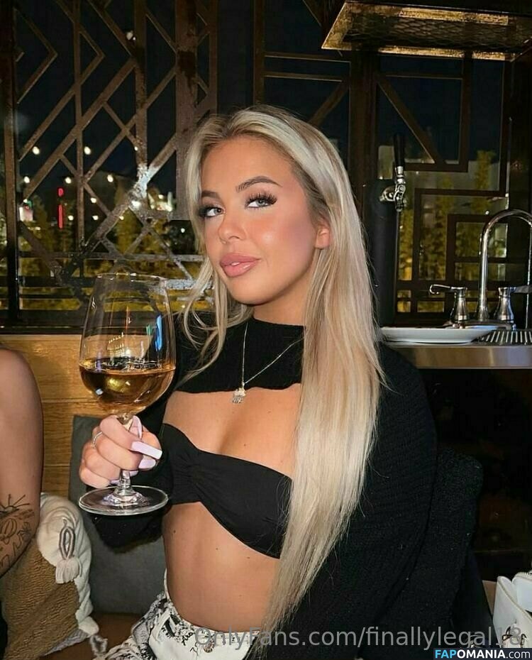 finallylegal18 / hazel_beauti Nu OnlyFans  Foto vazada #472