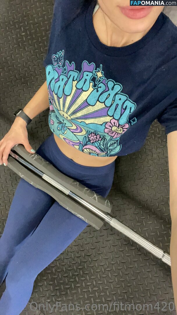 Elizabeth / fitmom420 / fitmomology42 Nu OnlyFans  Foto vazada #21