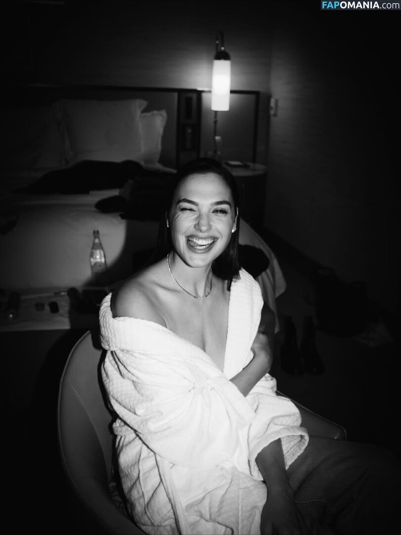 Gal Gadot / gal_gadot / https: / inked_hriss Nu OnlyFans  Foto vazada #736