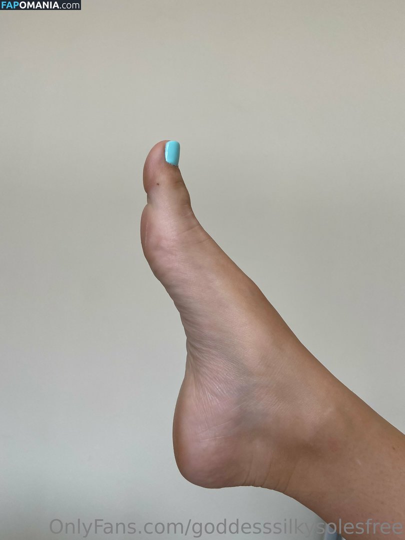 goddesssilkysolesfree / theeepursuitofselflove Nu OnlyFans  Foto vazada #1