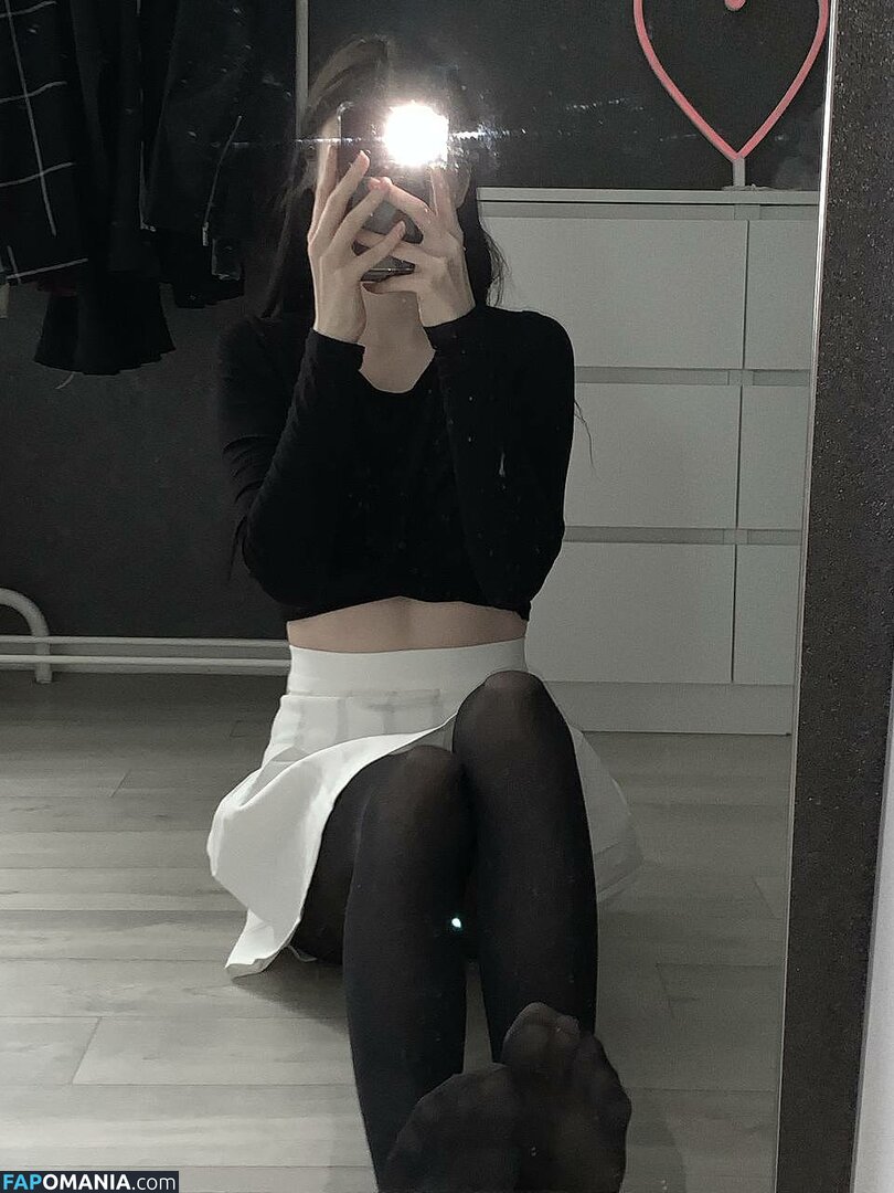 868833525 / grystnaya____ / grystnayaanya / matreshkaa / грустная аня Nu OnlyFans  Foto vazada #1