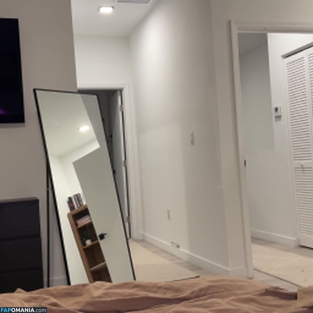 Gypsy Rose / Gypsyrose_137 / gypsygeyser / gypsyrose5star / https: / riotgypsyrose Nu OnlyFans  Foto vazada #1