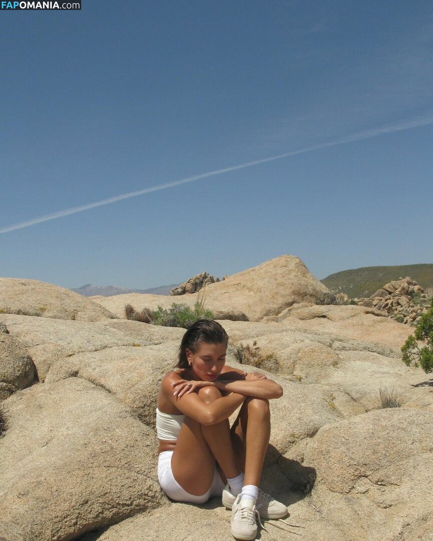 Hailey Baldwin Bieber / haileybieber Nu OnlyFans  Foto vazada #10