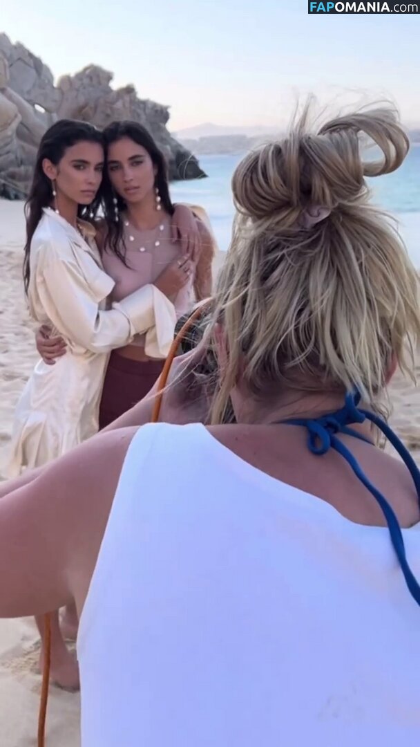 Elisha Herbert / Herbert Twins / Renee Herbert / elisha__h Nu OnlyFans  Foto vazada #10