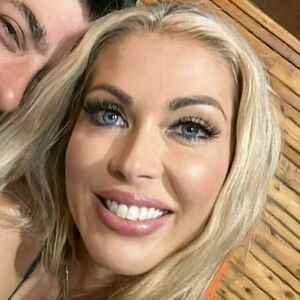 hollyhotwife