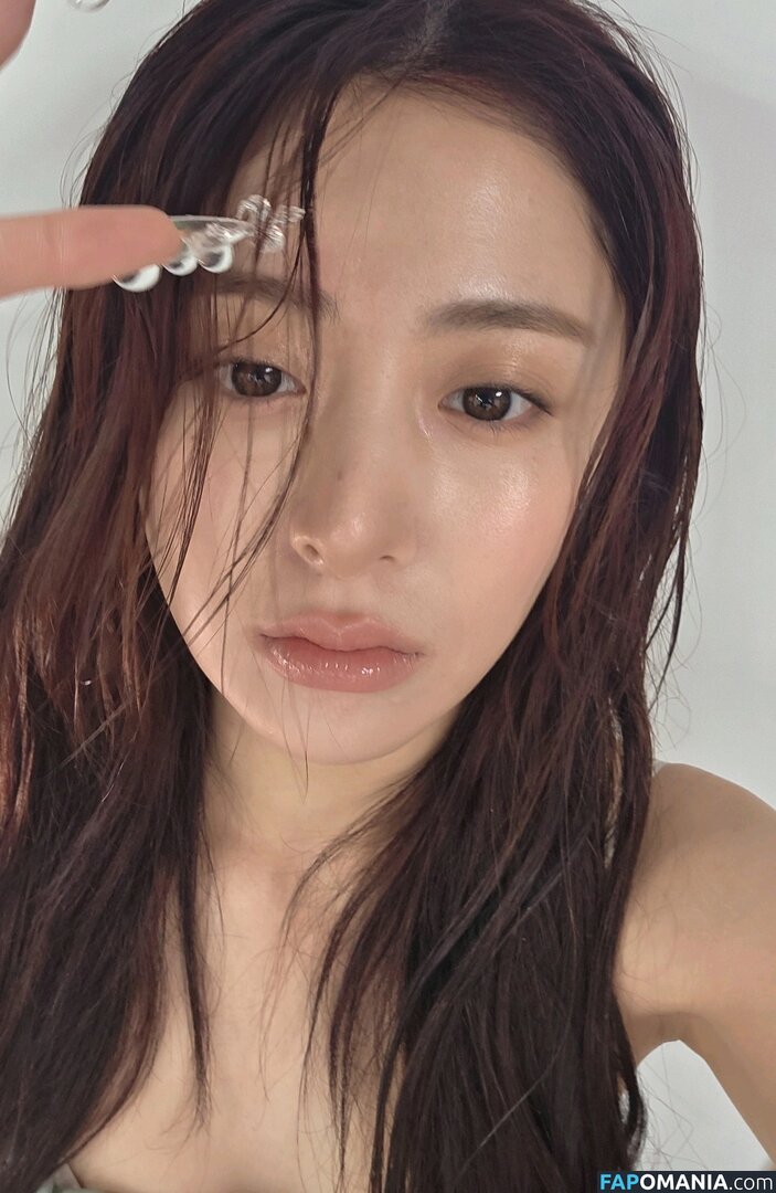 Huh Yunjin 허윤진 / LESSERAFIM / jenaissante Nu OnlyFans  Foto vazada #7